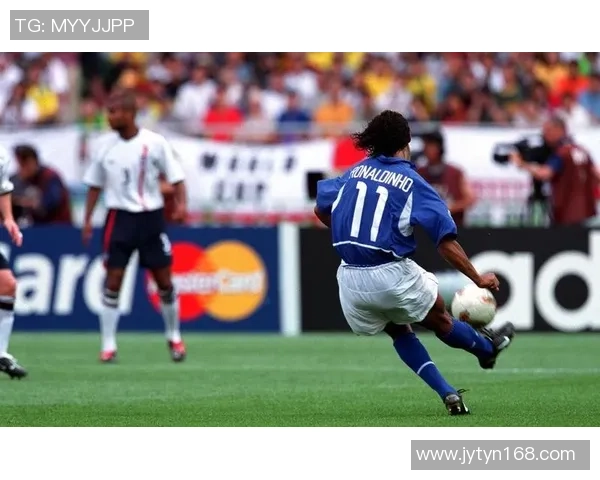 英格兰足球明星任意球技巧解析与经典瞬间回顾