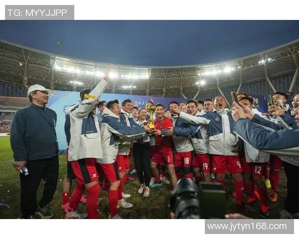 香港球迷心中的足球偶像是谁让我们一起揭晓最受欢迎的足球明星 香港球迷心中的足球偶像是谁让我们一起揭晓最受欢迎的足球明星