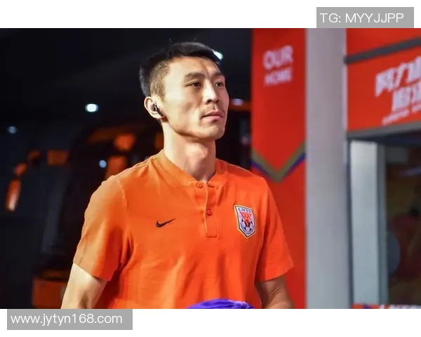 广州足球队灵活性引发热议球迷与专家各执己见探讨争议背后原因 广州足球队灵活性引发热议球迷与专家各执己见探讨争议背后原因