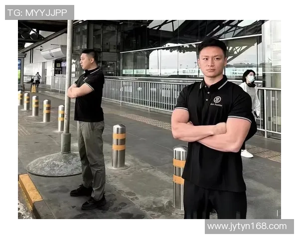 足球明星出行时的保镖团队全景展示与安全保障措施解析 足球明星出行时的保镖团队全景展示与安全保障措施解析