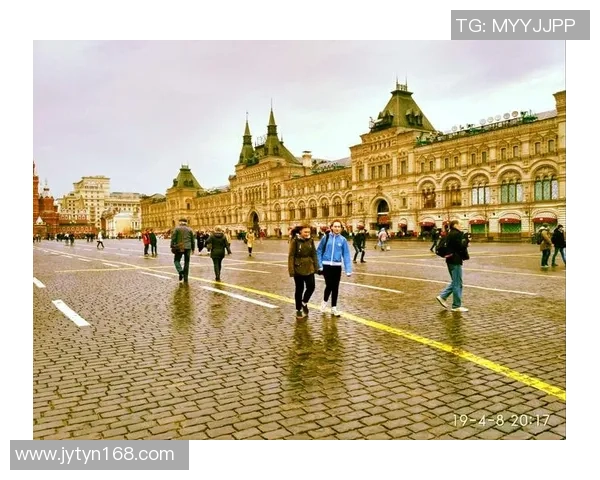 足球明星带你飞翔快乐童年在绿茵场上尽情欢唱 足球明星带你飞翔快乐童年在绿茵场上尽情欢唱